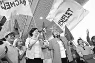 Bachelet da señal de unidad con Alvear y emplaza a Piñera por binominalismo