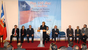 Presidenta Bachelet firmó instructivo para terminar con la discriminación en el sector público