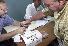 Gobierno presenta indicación sustitutiva a proyecto que da derecho a voto a chilenos en el extranjero