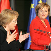 Merkel alaba a Bachelet en reunión en Alemania