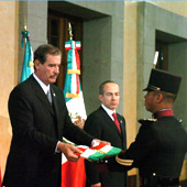 En medio de incidentes Calderón asumió la presidencia de México