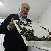 Fernando Bascuñán, descubridor de las propiedades de la baba de caracol