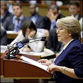 Emotivo recuerdo hace Bachelet de su detención