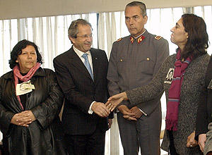 General Izurieta sostuvo "histórico" encuentro con familiares de detenidos desaparecidos