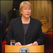 Bachelet promulga ley reparatoria para víctimas de DDHH