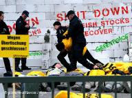 Greenpeace protesta contra la política pesquera de la UE