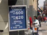 Crisis dispara precio del dólar en Chile