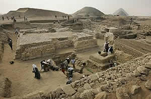 Hallaron pirámide milenaria en Egipto