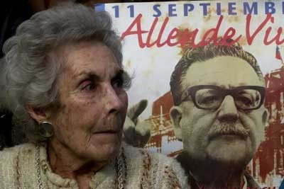 Chávez lamenta muerte de Hortensia Bussi, viuda de Allende, y alaba su dignidad