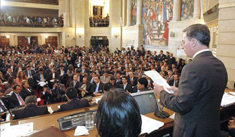 Cámara del Congreso colombiano aprobó propuesta de referendo reeleccionista