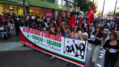 CHILE: MARCHA POR LOS DERECHOS DE LA MUJER Y LAS VÍCTIMAS DEL TERREMOTO