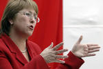 <em><strong>Bachelet propone cambios tributarios para financiar reforma al sistema de pensiones</strong></em>
